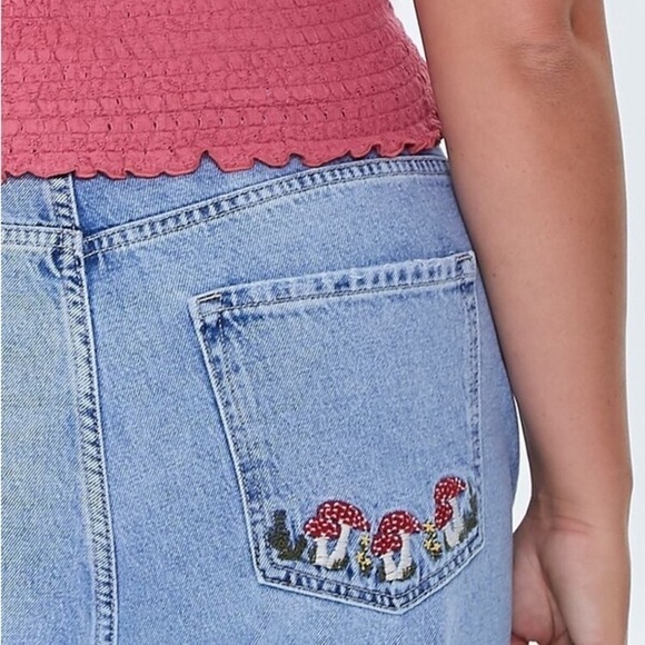 NEW Forever 21 mushroom embroidered plus size denim jeans - Picture 2 of 6